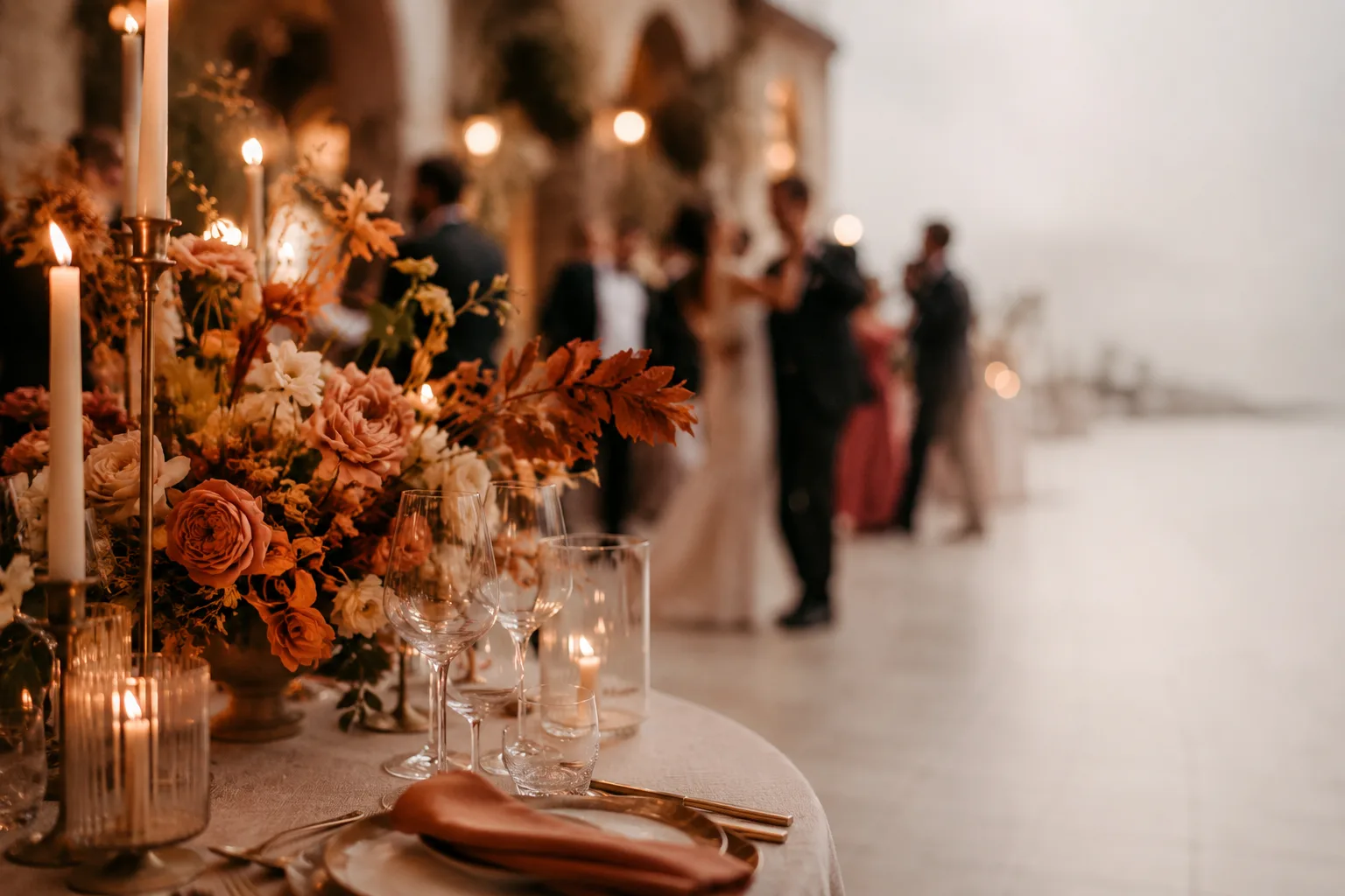 Pareja feliz celebrando su boda — Álbum colaborativo